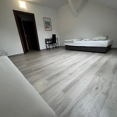 Pensjonat Amber Lotnisko Parking Kaszow